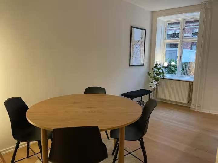 Stunning By The Lakes Apartment Copenhagen